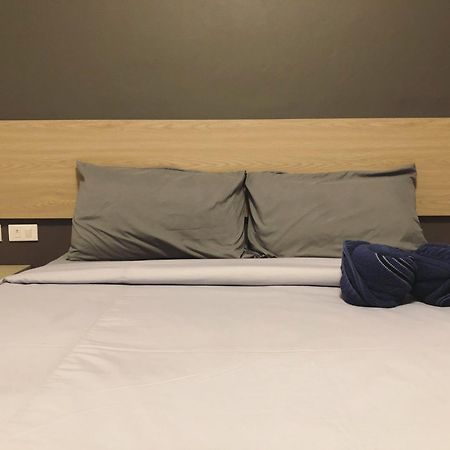 Huahin Terminal Hotel Стая снимка